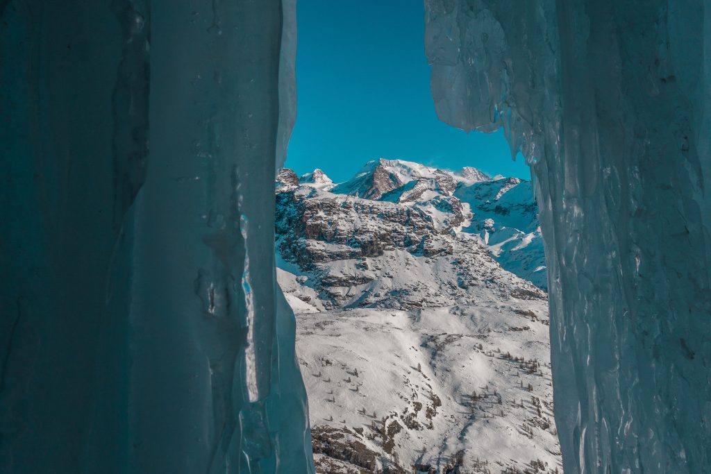 val-dayas-cortoz-ice-climbing-guide-alpine